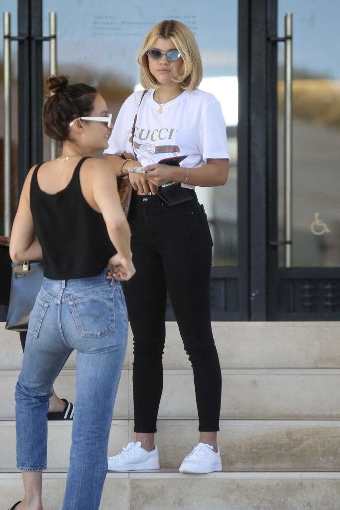 Sofia Richie Was Seen Out in Beverly Hills, California-5