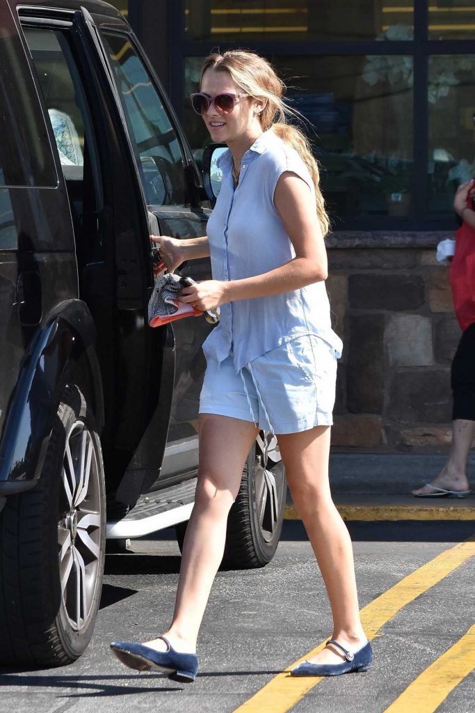 Teresa Palmer Out for a Breakfast in Los Angeles-2