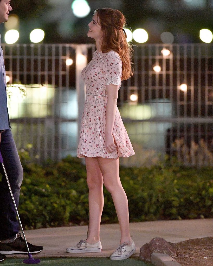 Zoey Deutch Plays Miniature Golf on Set of Set it Up in New York City-4