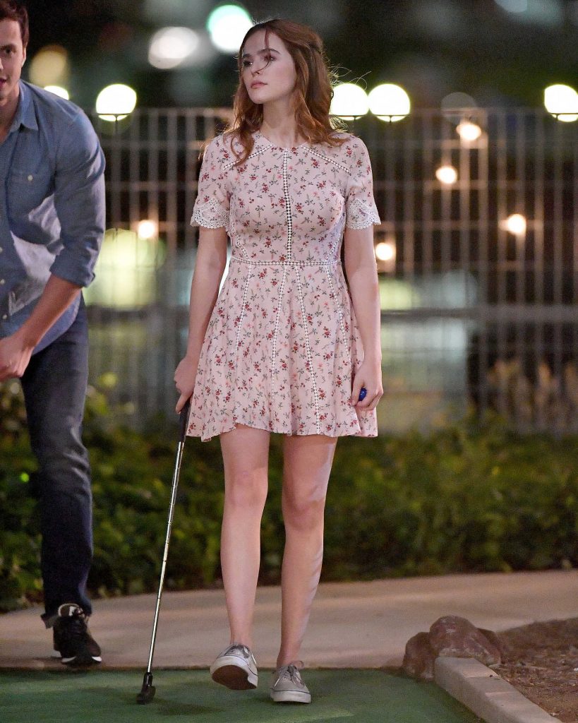 Zoey Deutch Plays Miniature Golf on Set of Set it Up in New York City-5