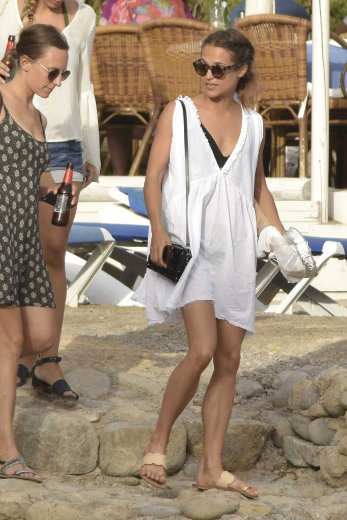 Alicia Vikander Arrives at a Private Yacht in Ibiza-4