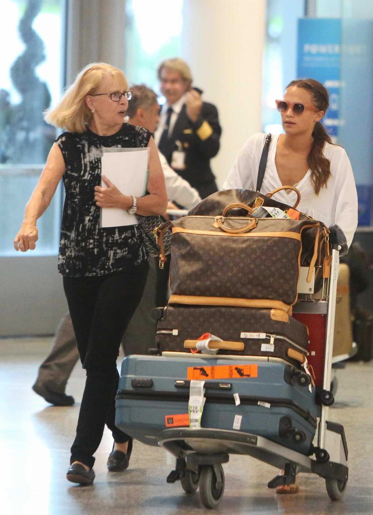 Alicia Vikander Arrives at the Toronto Airport-5