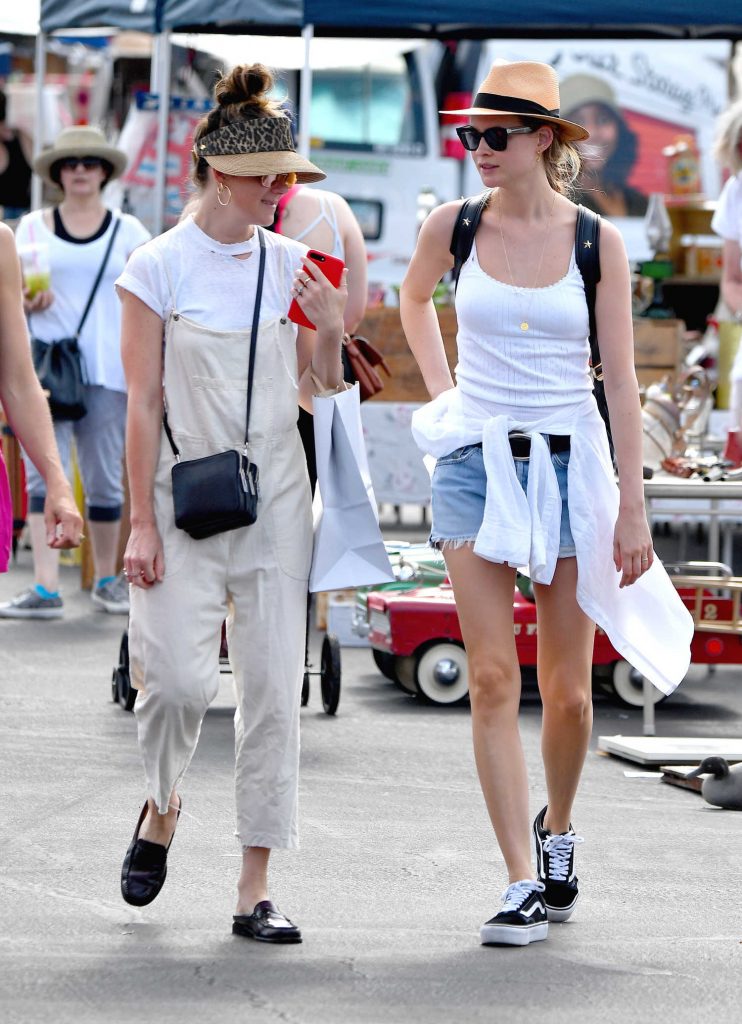 Behati Prinsloo Heads to a Local Flea Market in Los Angeles-5