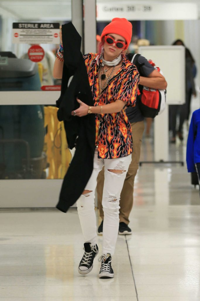 Bella Thorne Was Spotted at LAX Airport in LA-2