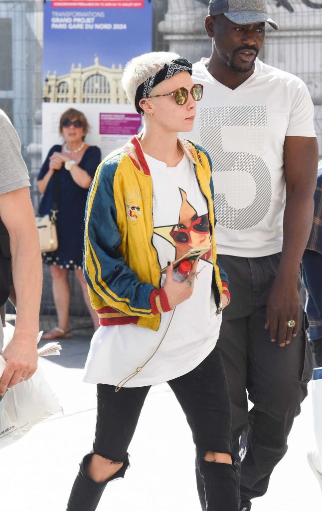 Cara Delevingne Leaves Her Paris Hotel and Heads to London-2