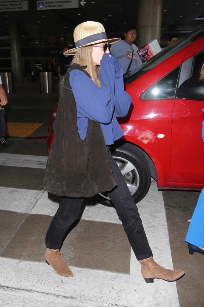 Elizabeth Olsen Was Spotted at LAX Airport in LA-4