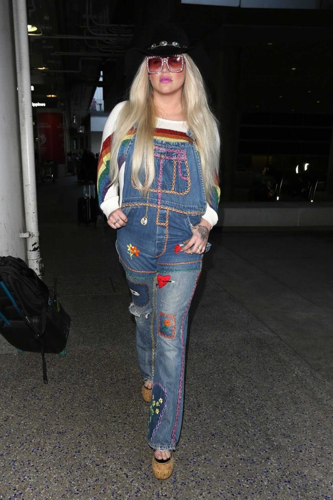 Kesha Lands at LAX Airport in Los Angeles-1