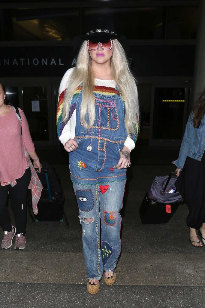 Kesha Lands at LAX Airport in Los Angeles-3