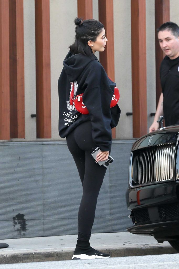 Kylie Jenner Leaves Nobu Restaurant in Beverly Hills-4