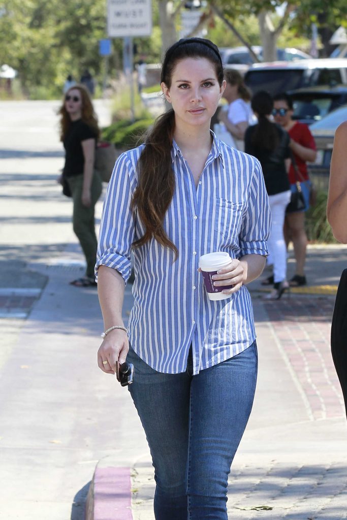 Lana Del Rey Gets Coffee Bean in LA-1