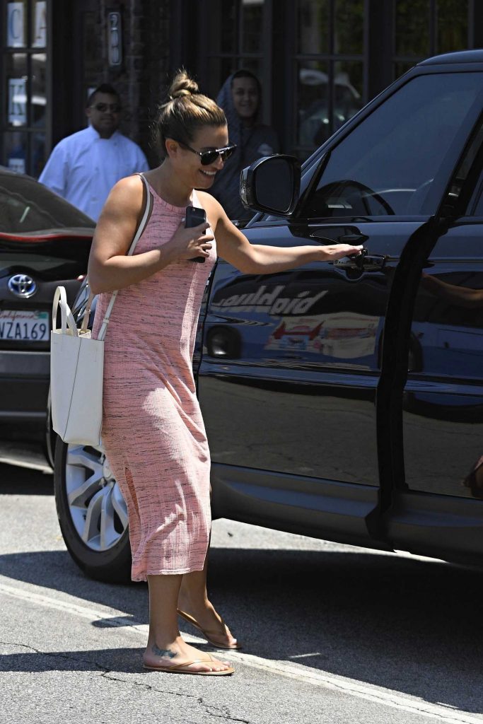 Lea Michele Does a Shopping Trip in Los Angeles-4