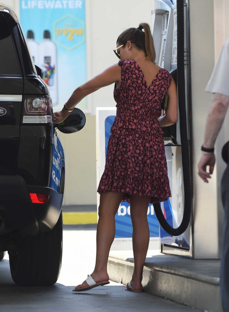 Lea Michele Was Seen at a Gas Station in West Hollywood-2