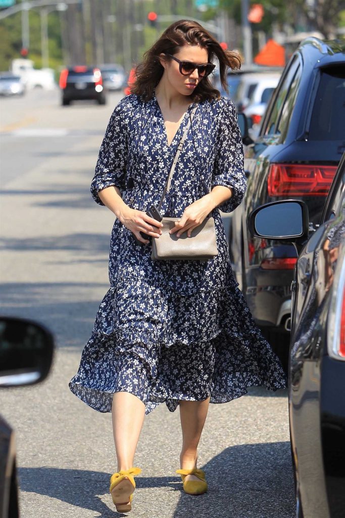 Mandy Moore Leaves a Nail Salon in Beverly Hills-4