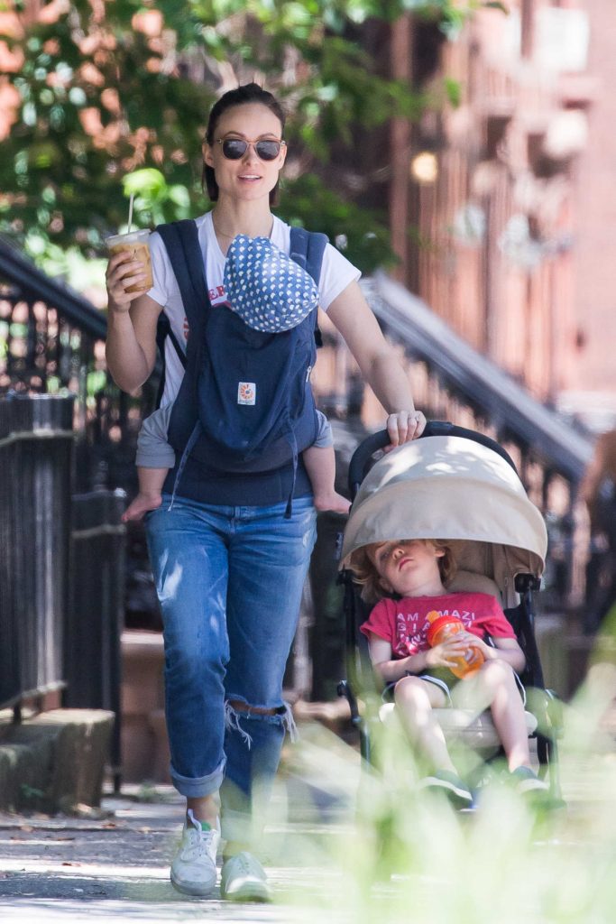 Olivia Wilde Walks to a Local Brooklyn Coffee Shop in NYC-2