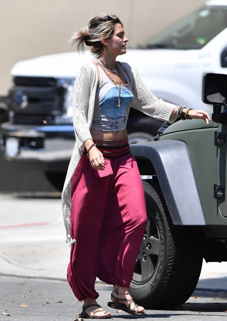 Paris Jackson Was Seen Out in Beverly Hills-3