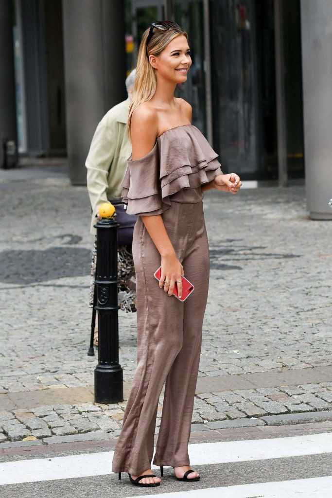 Sandra Kubicka Was Seen on Her way to Television TVN in Warsaw-3