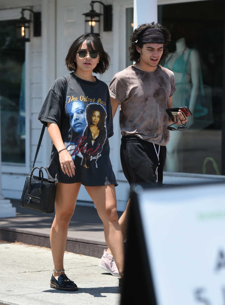 Stella Hudgens Goes to a Lunch With a Friend in Los Angeles-2