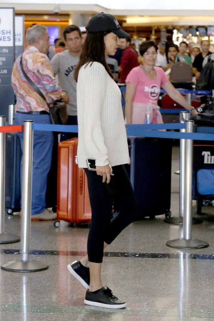 Adriana Lima Arrives at LAX Airport in Los Angeles-3