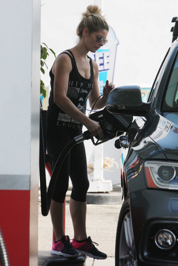 Ashley Greene Was Seen at a Gas Station in Beverly Hills-2