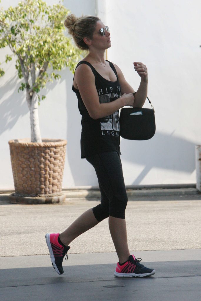 Ashley Greene Was Seen at a Gas Station in Beverly Hills-4