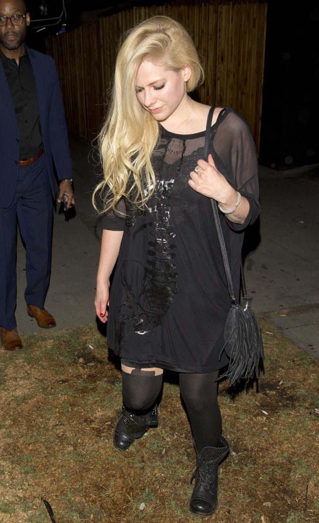 Avril Lavigne Leaves The Nice Guy Club in West Hollywood-3