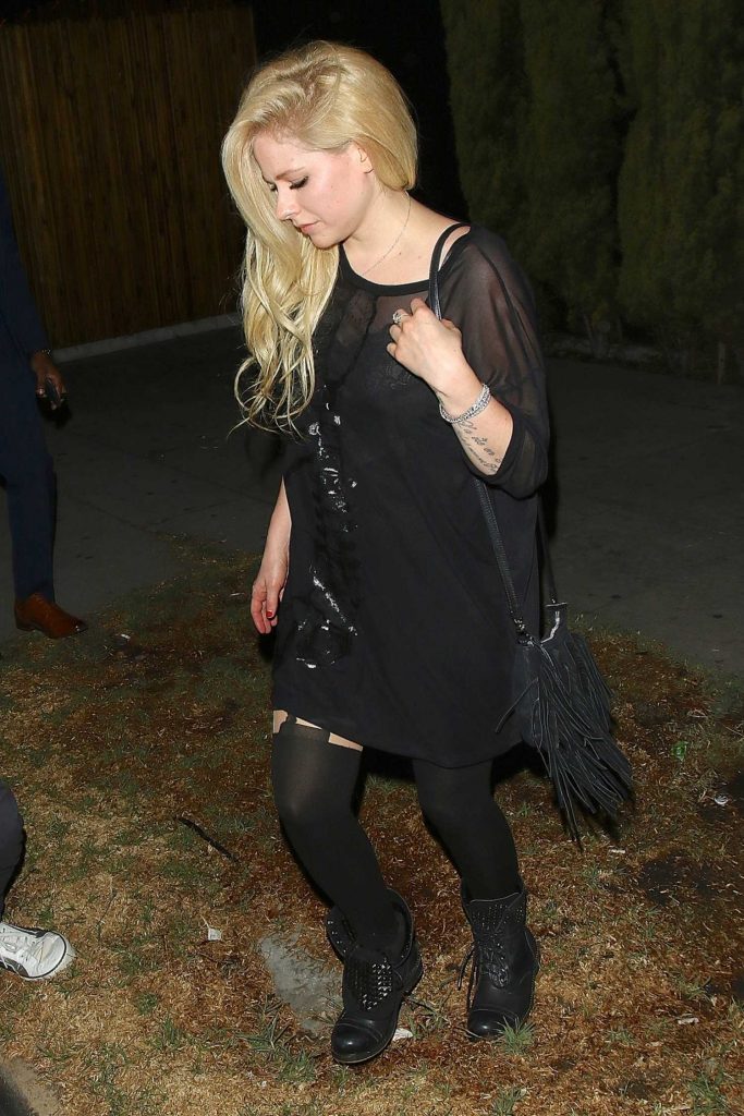 Avril Lavigne Leaves The Nice Guy Club in West Hollywood-4