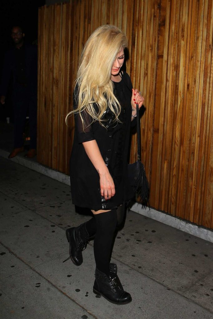 Avril Lavigne Leaves The Nice Guy Club in West Hollywood-5