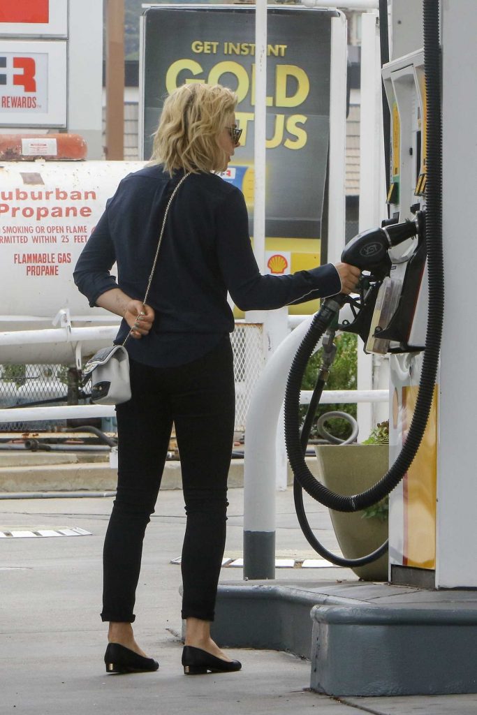 Chloe Moretz at a Gas Station in Studio City-3