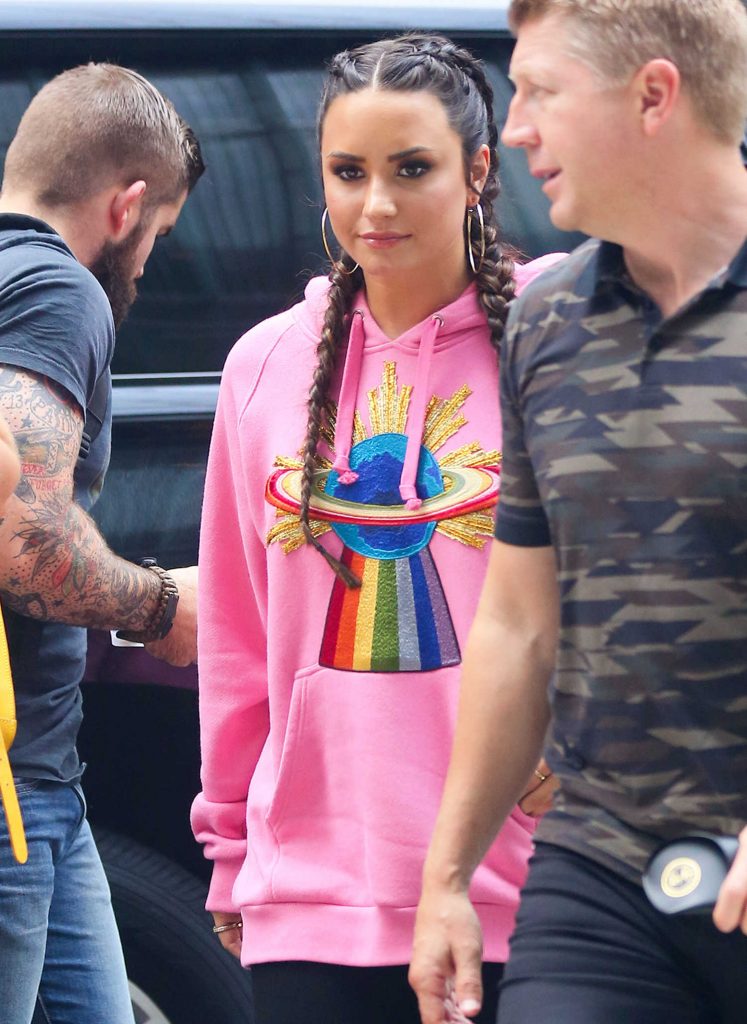 Demi Lovato Arrives at Her Hotel in New York-2