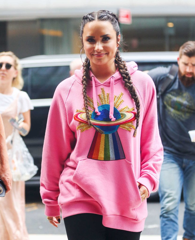 Demi Lovato Arrives at Her Hotel in New York-3