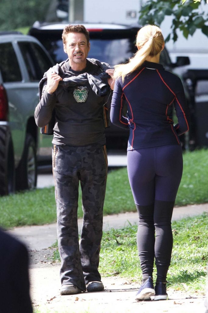 Gwyneth Paltrow Shares a Kiss on the Set of Avengers 4 in Fayetteville-1