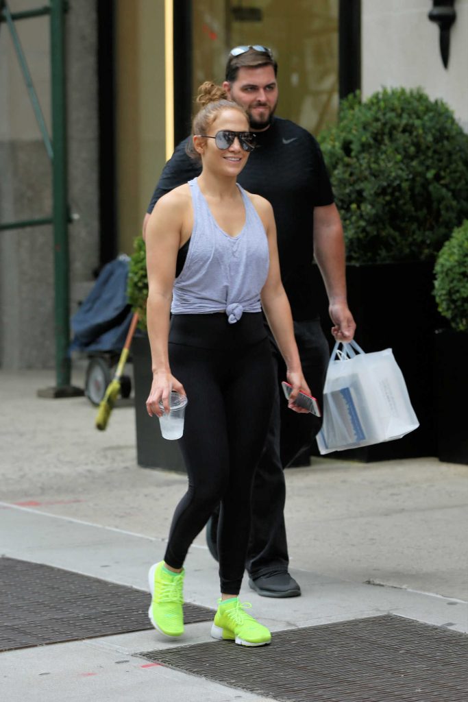Jennifer Lopez Heads Home From the Gym in NYC-1