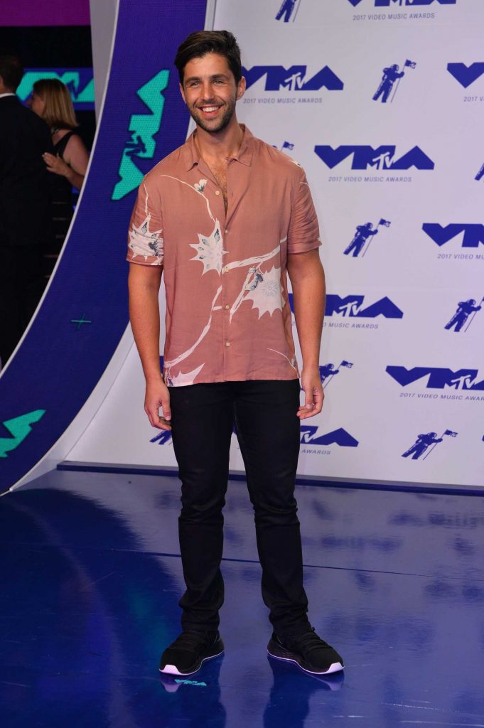 Josh Peck at the 2017 MTV Video Music Awards in Los Angeles-1