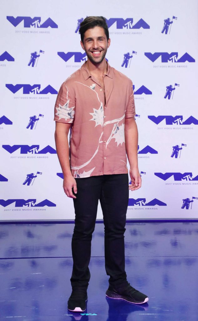 Josh Peck at the 2017 MTV Video Music Awards in Los Angeles-2