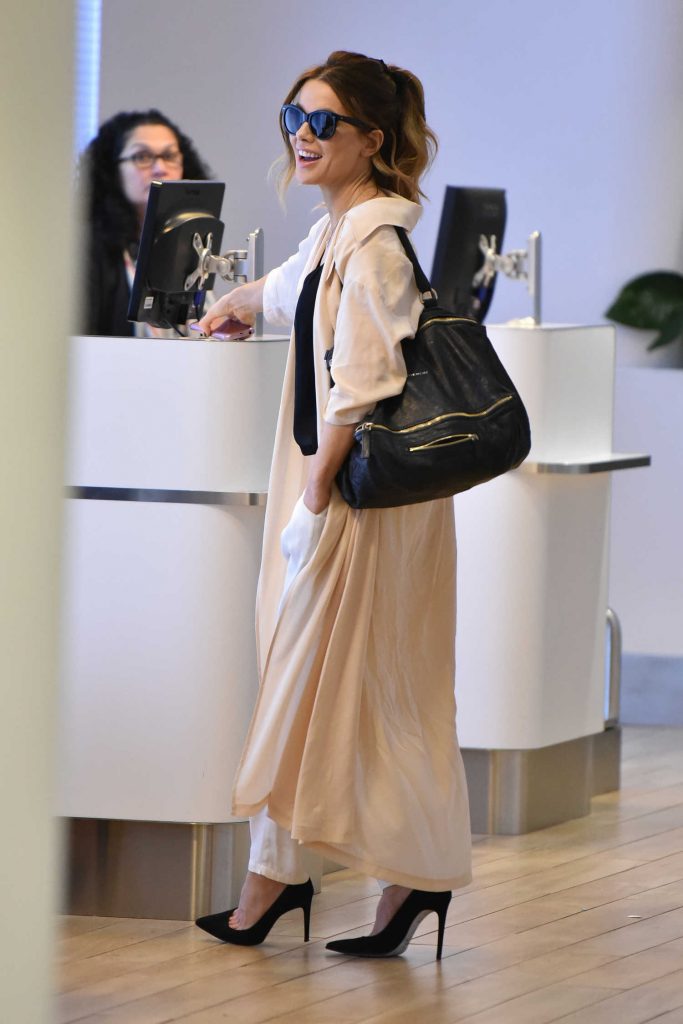 Kate Beckinsale at JFK Airport in New York-2