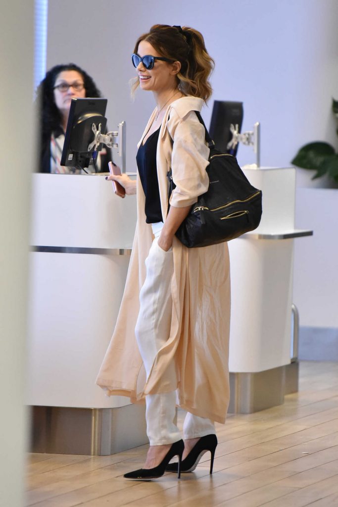 Kate Beckinsale at JFK Airport in New York-3