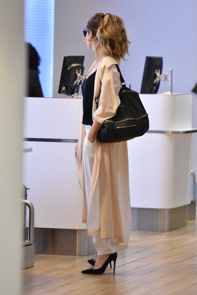 Kate Beckinsale at JFK Airport in New York-4