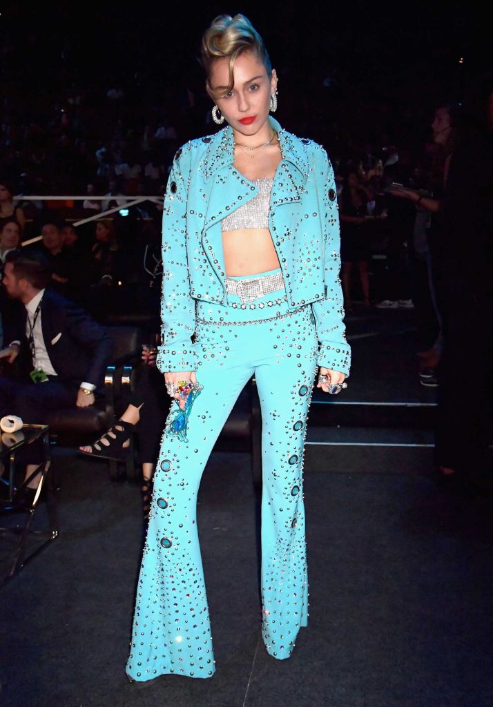 Miley Cyrus at the 2017 MTV Video Music Awards in Los Angeles-1