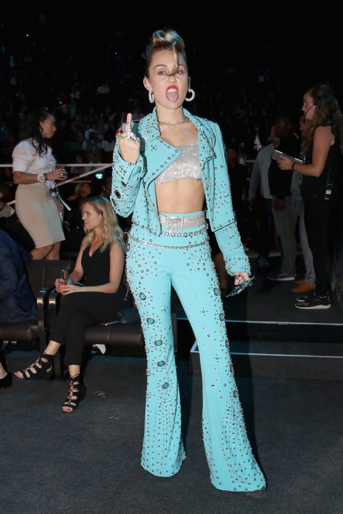 Miley Cyrus at the 2017 MTV Video Music Awards in Los Angeles-2