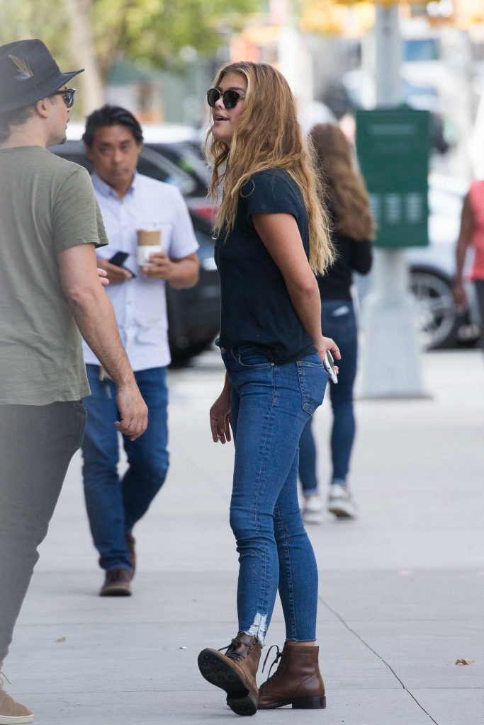 Nina Agdal Has a Lunch in Cipriani Downtown in Soho, NYC-3