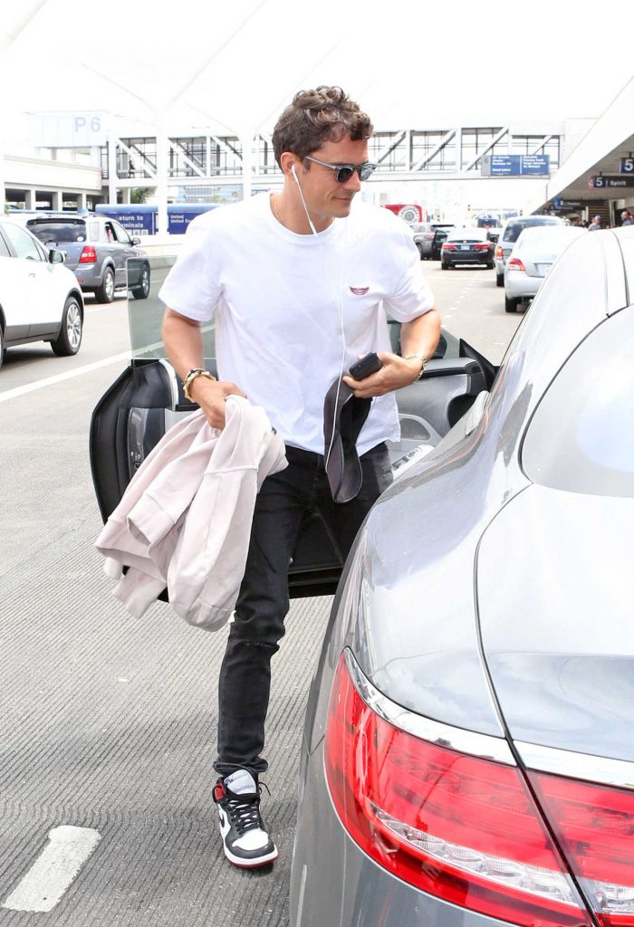 Orlando Bloom Was Seen at LAX Airport in Los Angeles-1