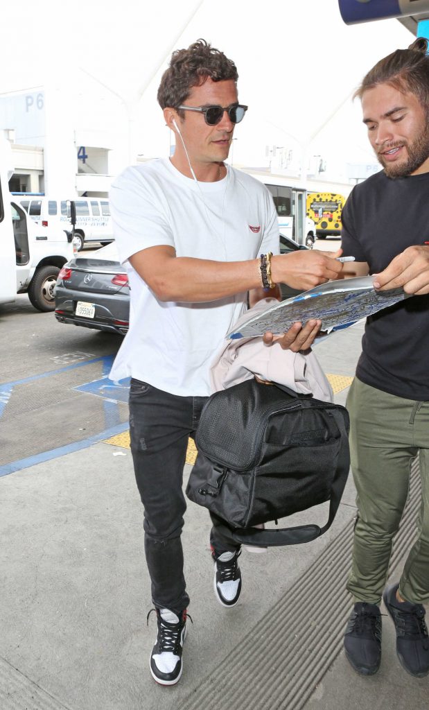 Orlando Bloom Was Seen at LAX Airport in Los Angeles-2