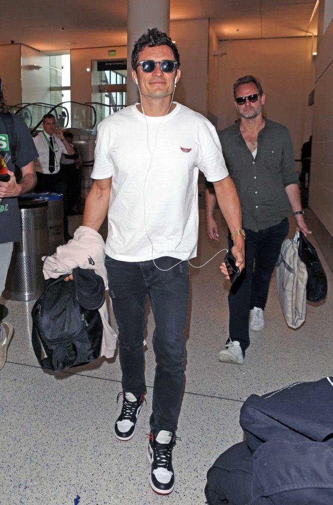 Orlando Bloom Was Seen at LAX Airport in Los Angeles-3