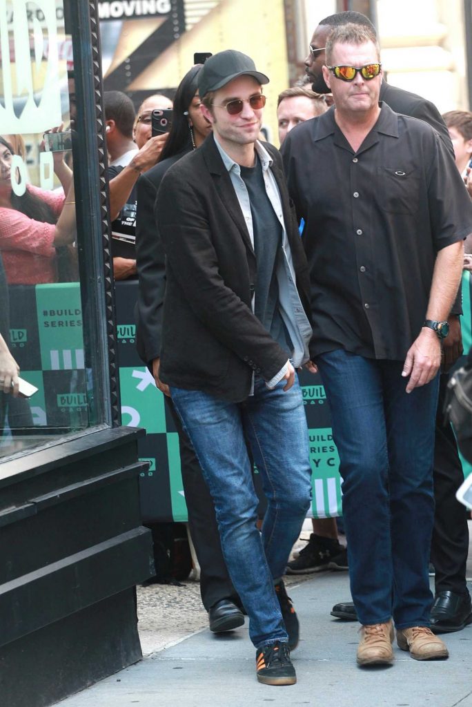Robert Pattinson Leaves AOL Build Studio in New York City-3