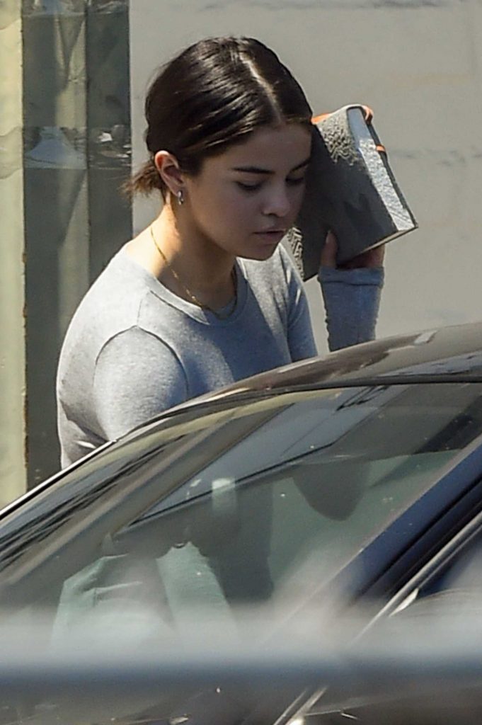 Selena Gomez Visits a Therapists and Psychologists Office in LA-4