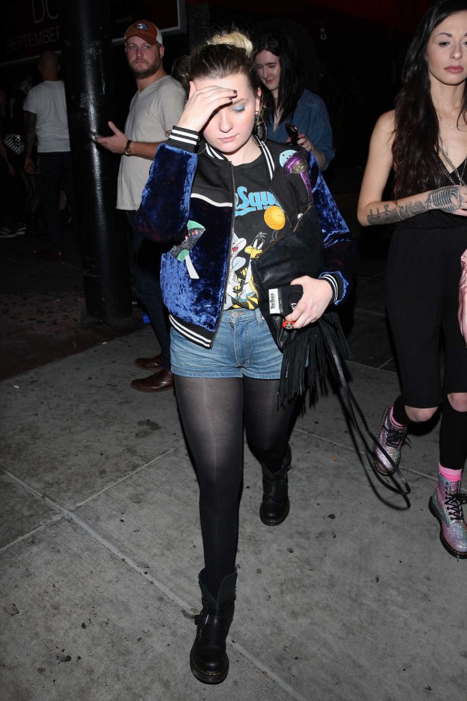 Abigail Breslin Attends a Concert Held at the Roxy Theatre in LA-3