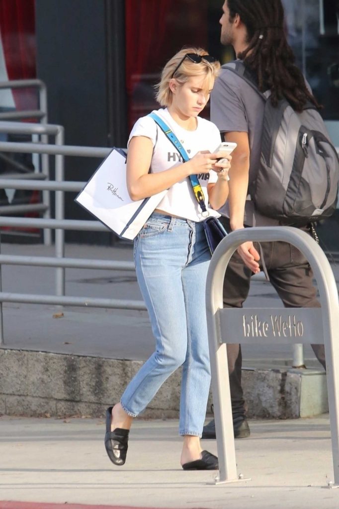 Emma Roberts Enjoys a Casual Day in Los Angeles-2