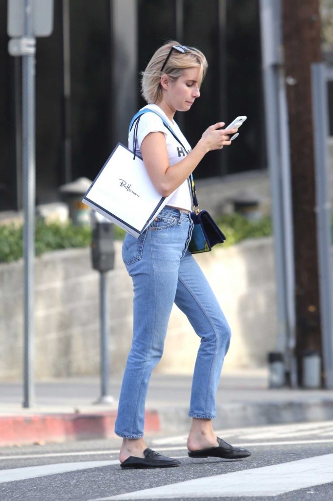 Emma Roberts Enjoys a Casual Day in Los Angeles-5