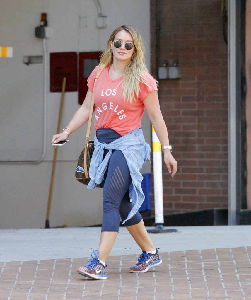Hilary Duff Visits a Medical Building in Beverly Hills-2