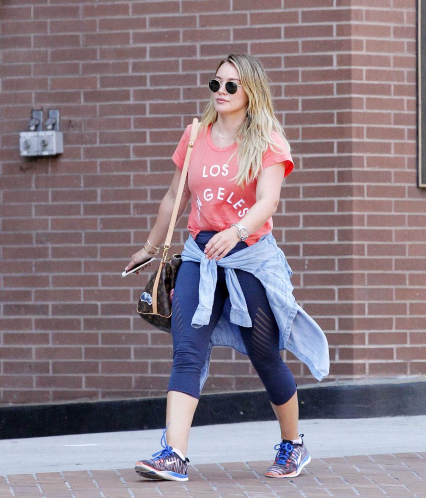 Hilary Duff Visits a Medical Building in Beverly Hills-3